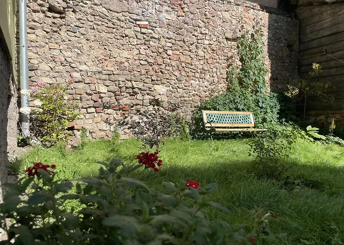 Elegant & Central 1Br W Free Parking - Sleeps 4