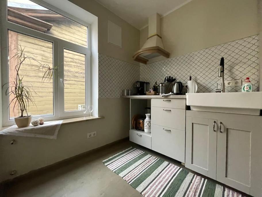 Elegant & 1br W Free Parking - Sleeps 4 *