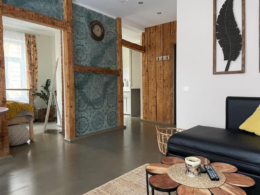 Appartamento Elegant & 1br W Free Parking - Sleeps 4 Riga